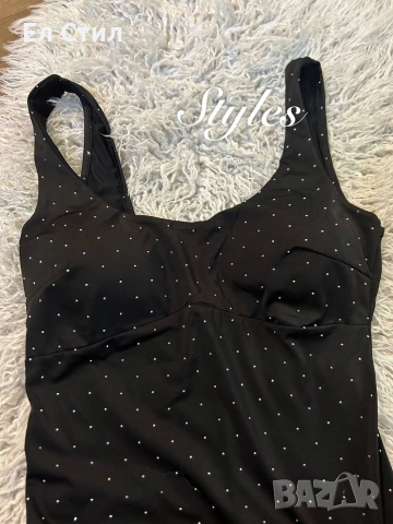 💎Миди дължина цялата обсипана с камъни отпред и отзад 💎Вградени подплънки 💎цепка в задната част, снимка 3 - Рокли - 54055497