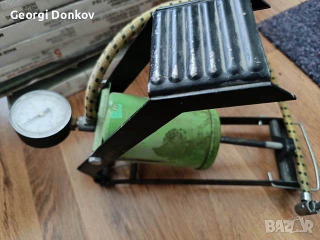 Ретро крачна помпа за кола/велосипед с манометър (МТ-63) , снимка 3 - Аксесоари и консумативи - 54678066