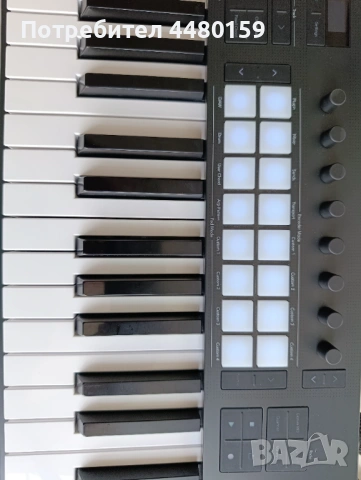 Novation Launchkey 61 MK4 в отлично състояние, снимка 3 - Пиана - 54925442