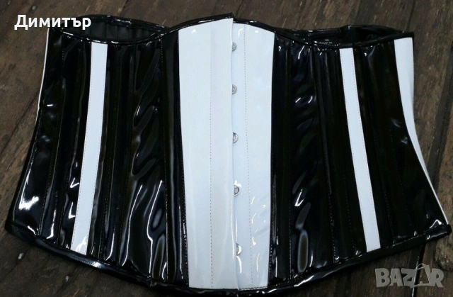 Лачен корсет под бюста в черно и бяло Busk с метални банели