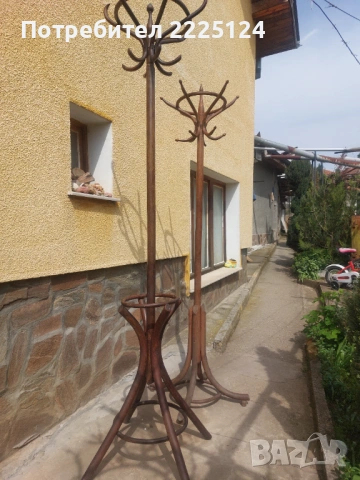 Продавам два броя виенски закачалки