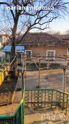 Две къщи с голям двор 1.5 дка – село Горан, само 6 км от Ловеч, снимка 2 - Къщи - 54396103