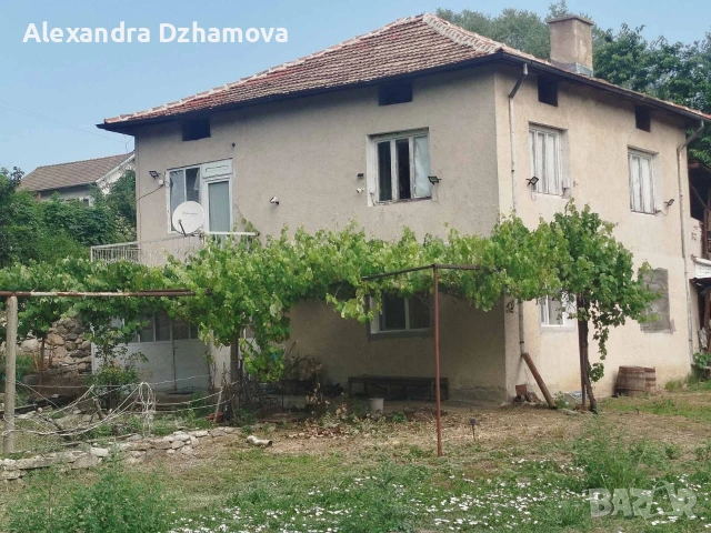 продавам къща в с.Сестримо