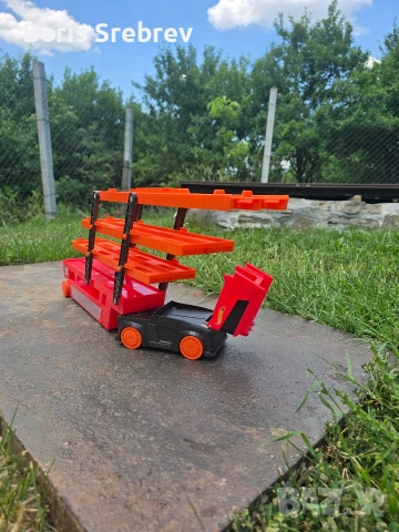 Комплект Hot Wheels: Мегатранспортьор за 50+ колички + Лот писти и лаунчери, снимка 2 - Коли, камиони, мотори, писти - 54990382