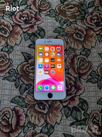 Продавам iPhone 8