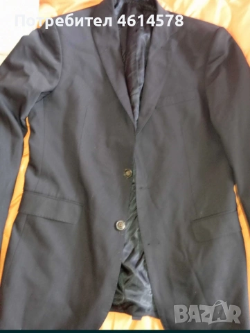 Продавам мъжки костюм