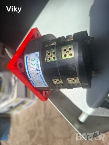 двупозиционен превключвателChint 380v 40a Hz5-40/7.5 , снимка 7 - Резервни части за машини - 54820312