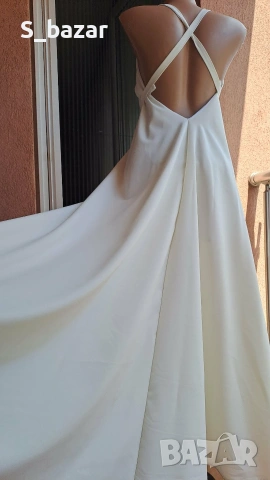нова рокля с гол гръб