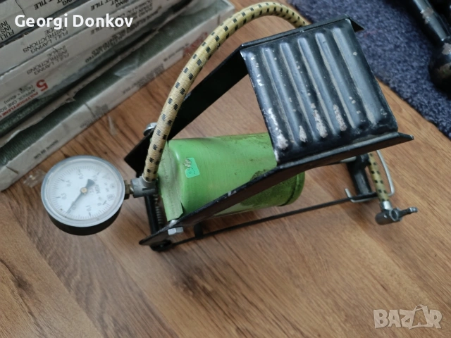 Ретро крачна помпа за кола/велосипед с манометър (МТ-63) 