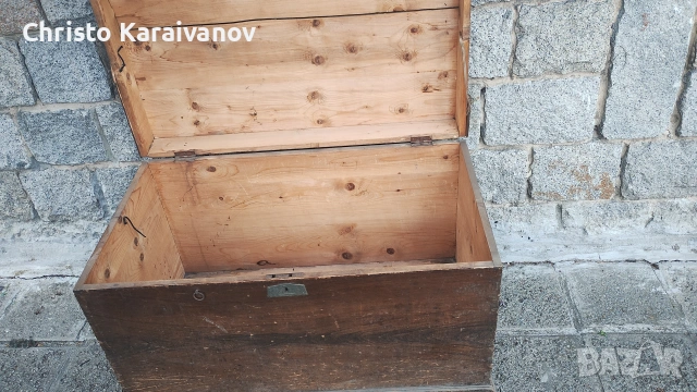 старинен дървен сандък за съхранение
