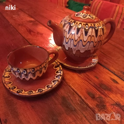 Керамичен чайник със чаша и чинийка., снимка 4 - Антикварни и старинни предмети - 54193634