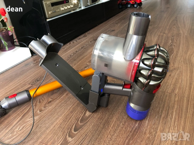 Безжична прахосмукачка Dyson V8, снимка 13 - Прахосмукачки - 54128418