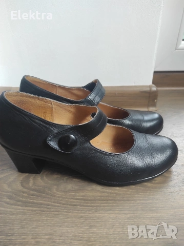 Затворени обувки, естествена кожа