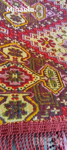 Тъкано вълнено покривало или ковьор